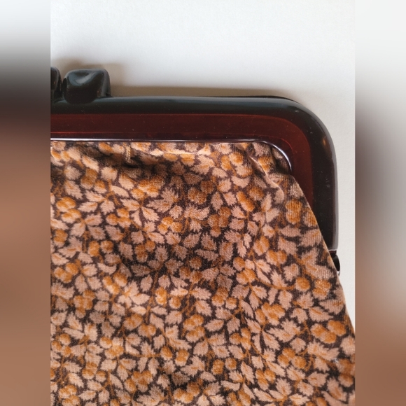 Vintage Handmade Brown/Burnt Orange Leaf Motif Clutch. 3" Opening. 12.5"W × 9" H - Picture 4 of 5